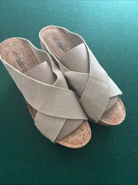 Lucky Brand Strappy tan wedge sandals 7.5